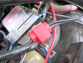 Schnellverbinder, auch Stromdiebe genannt sind keine sichere elektrische Verbindung sondern ohmsche Zeitbomben. Spätestens wenn Feuchtigkeit dazukommt entstehen Übergangswiederstände.